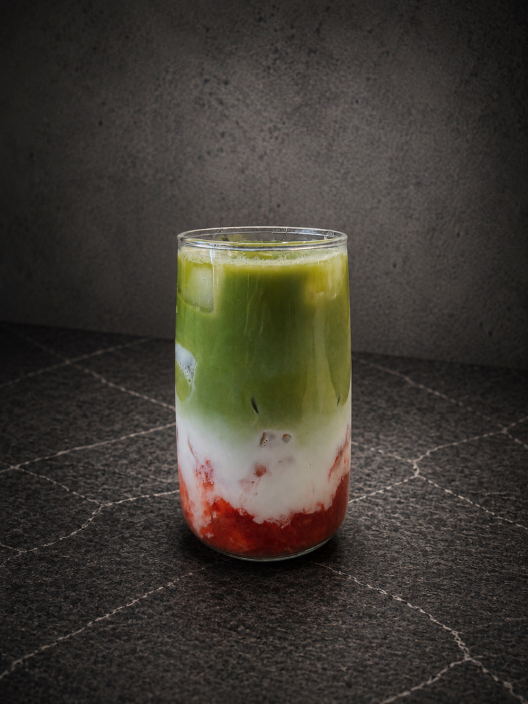Maasika-matcha latte