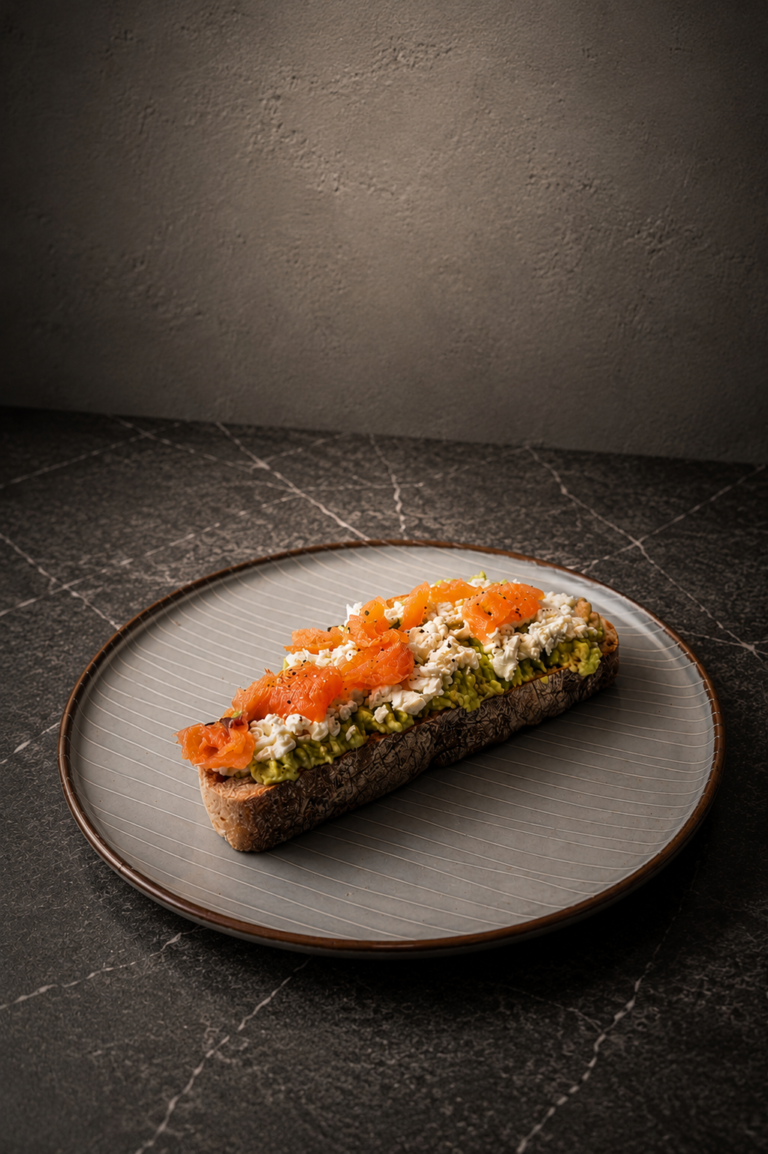 Avokaado-lõhe toast fetaga